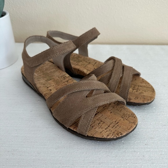 Tara M. Esme Taupe Suede Ankle Strap Flat Sandals Woman’s 7 - Picture 2 of 12